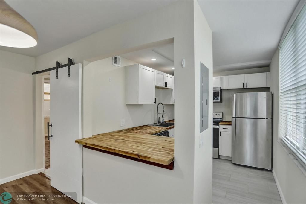 For Sale: $275,000 (2 beds, 2 baths, 1000 Square Feet)