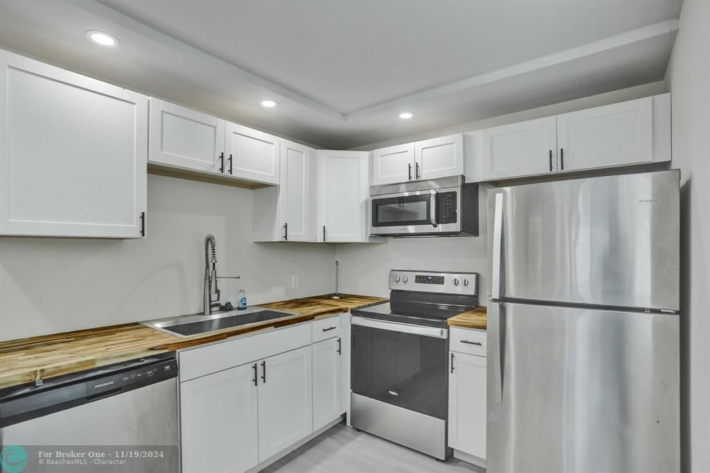 For Sale: $275,000 (2 beds, 2 baths, 1000 Square Feet)