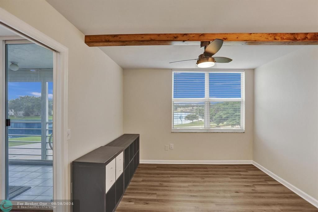 Active With Contract: $249,900 (2 beds, 2 baths, 1000 Square Feet)