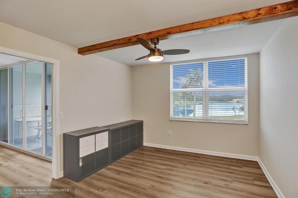 Active With Contract: $249,900 (2 beds, 2 baths, 1000 Square Feet)