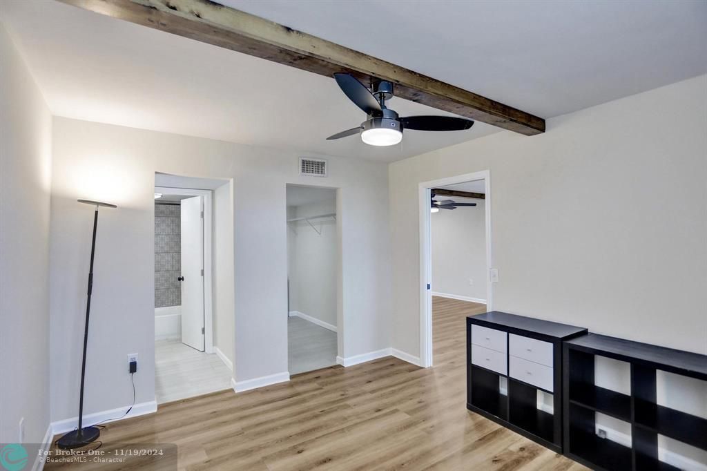 Active With Contract: $249,900 (2 beds, 2 baths, 1000 Square Feet)