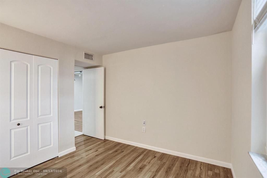 Active With Contract: $249,900 (2 beds, 2 baths, 1000 Square Feet)