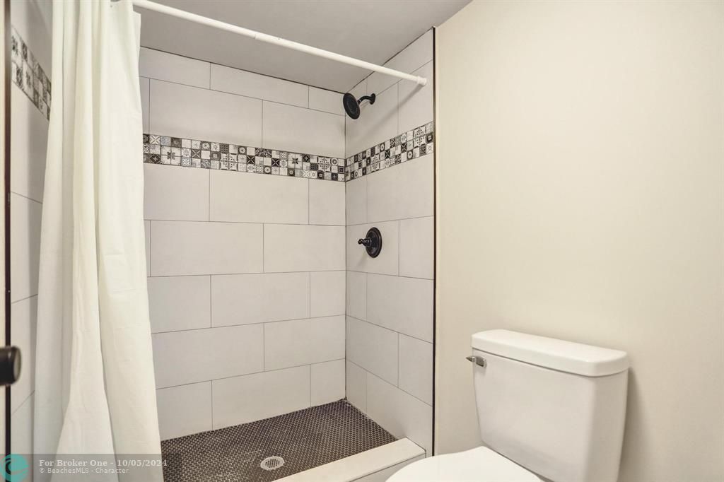 Active With Contract: $249,900 (2 beds, 2 baths, 1000 Square Feet)