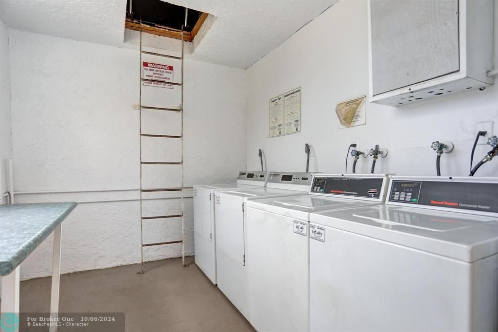 For Sale: $275,000 (2 beds, 2 baths, 1000 Square Feet)