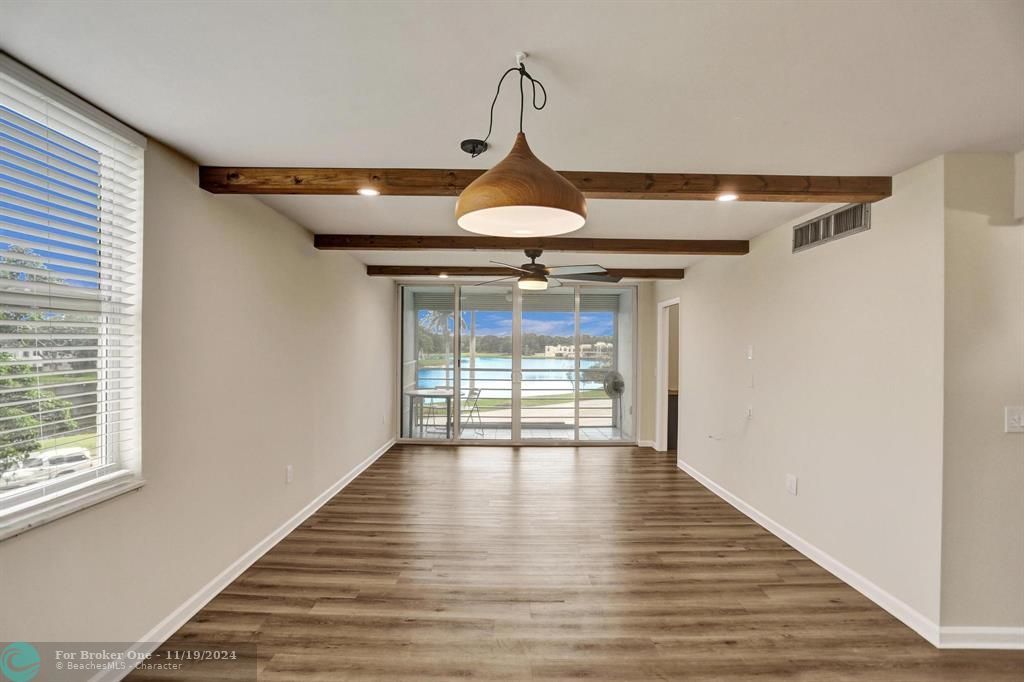 Active With Contract: $249,900 (2 beds, 2 baths, 1000 Square Feet)