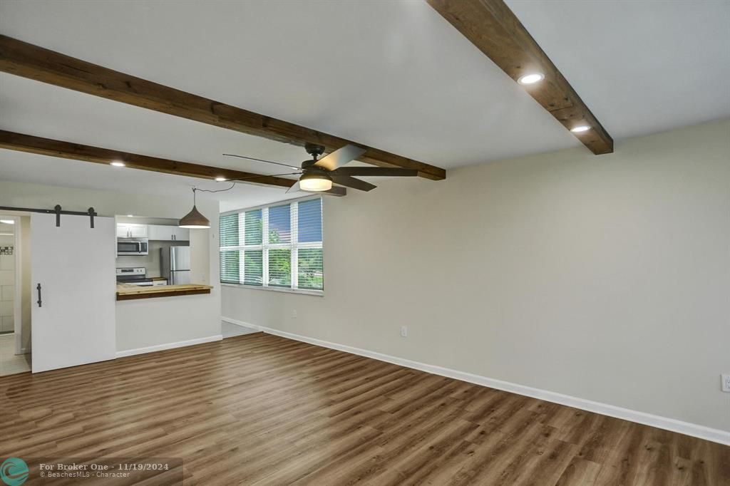 Active With Contract: $249,900 (2 beds, 2 baths, 1000 Square Feet)