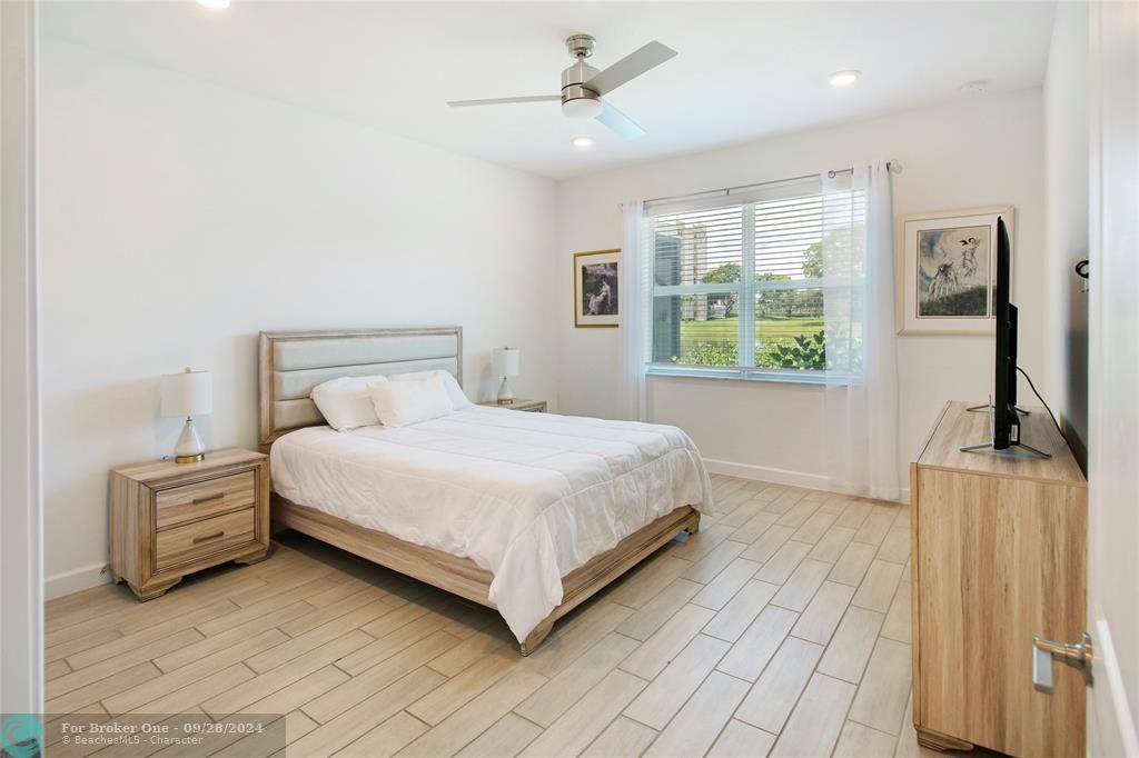 For Sale: $469,000 (2 beds, 2 baths, 1319 Square Feet)