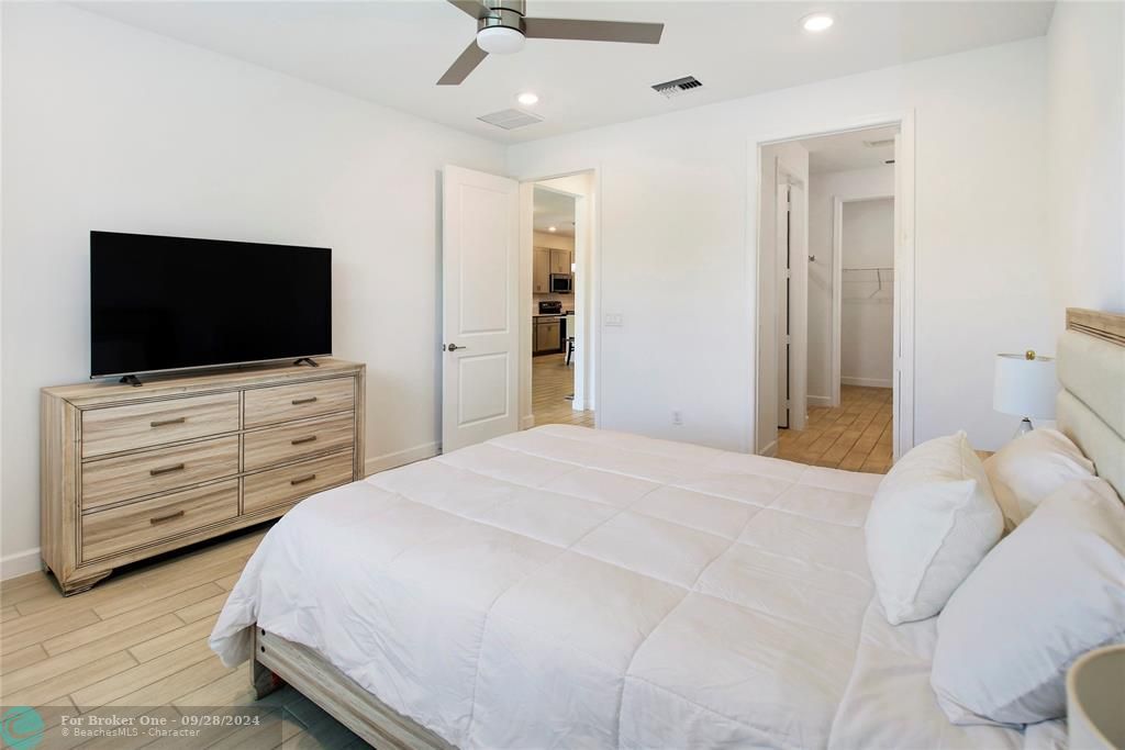 For Sale: $469,000 (2 beds, 2 baths, 1319 Square Feet)