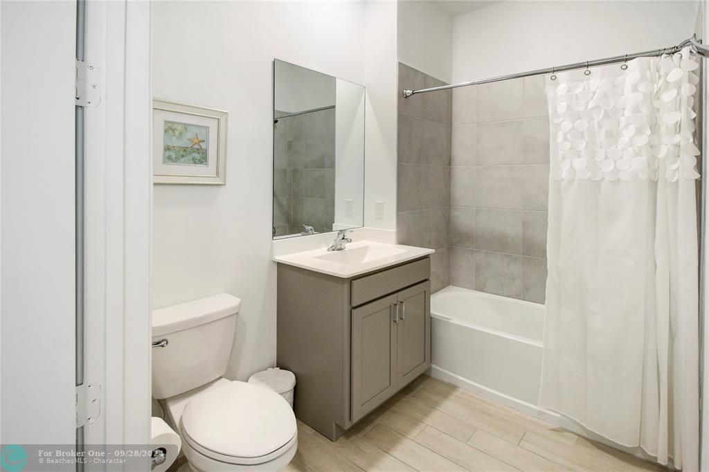 For Sale: $469,000 (2 beds, 2 baths, 1319 Square Feet)