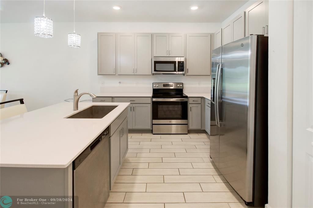 For Sale: $469,000 (2 beds, 2 baths, 1319 Square Feet)