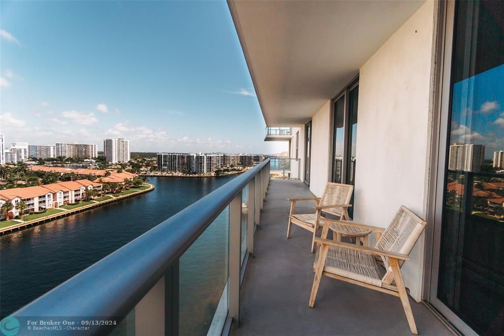 For Sale: $870,000 (3 beds, 2 baths, 1129 Square Feet)