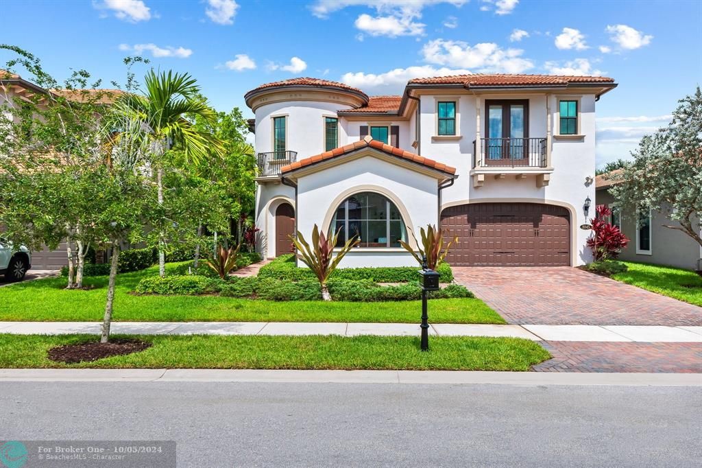 For Sale: $1,295,000 (5 beds, 5 baths, 3861 Square Feet)