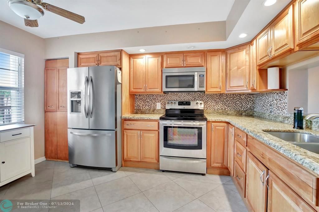 For Sale: $269,900 (2 beds, 2 baths, 1192 Square Feet)