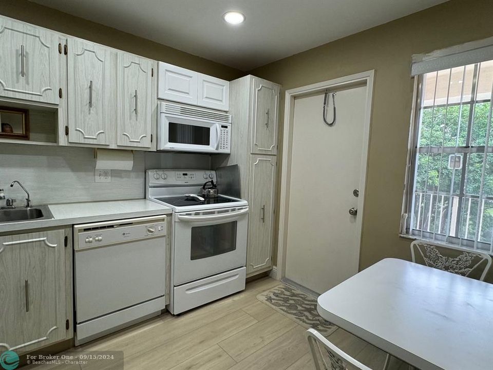 For Rent: $2,100 (2 beds, 2 baths, 1150 Square Feet)