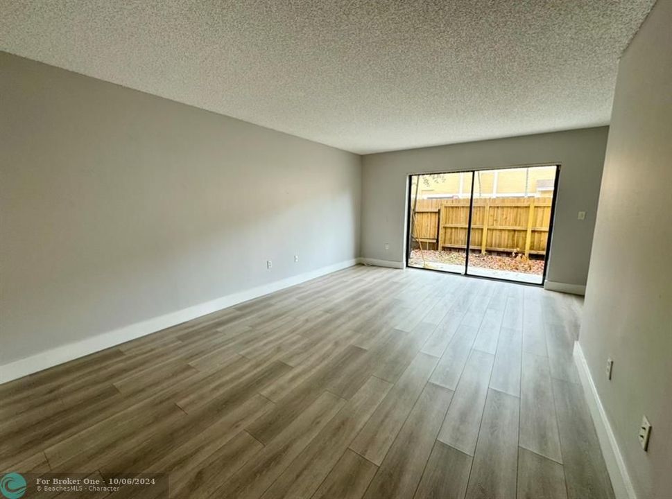 For Rent: $2,350 (2 beds, 2 baths, 1113 Square Feet)