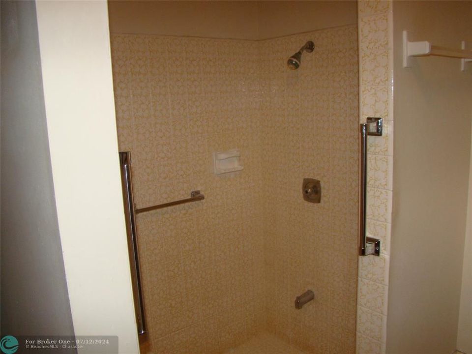 待售: $671,900 (4 贝兹, 2 浴室, 2204 平方英尺)