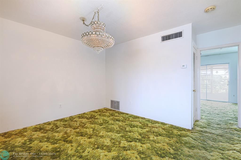 For Sale: $95,000 (1 beds, 1 baths, 711 Square Feet)