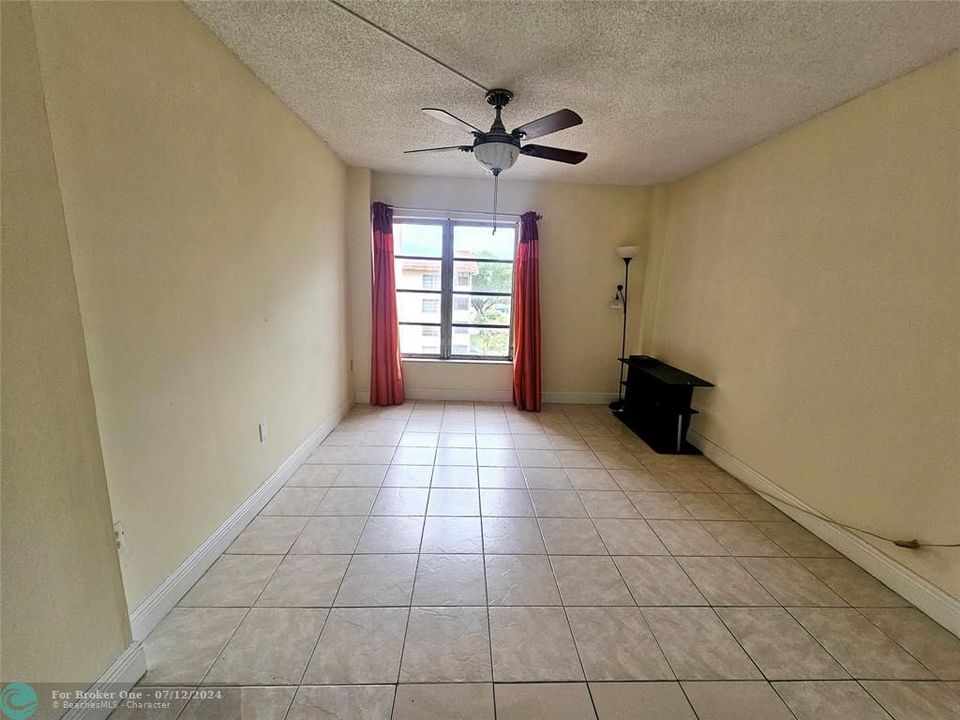 For Sale: $167,990 (2 beds, 2 baths, 972 Square Feet)