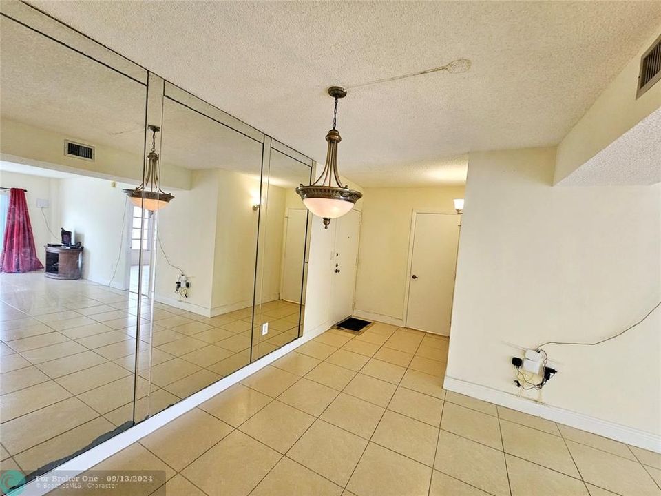 For Sale: $167,990 (2 beds, 2 baths, 972 Square Feet)