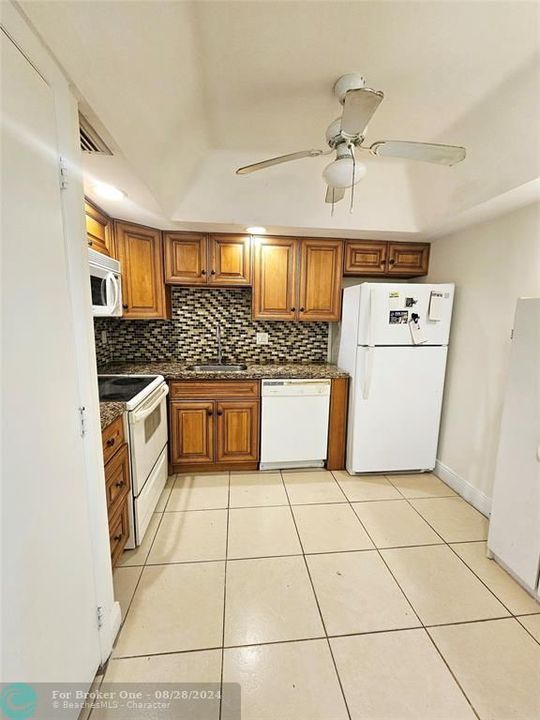 For Sale: $167,990 (2 beds, 2 baths, 972 Square Feet)