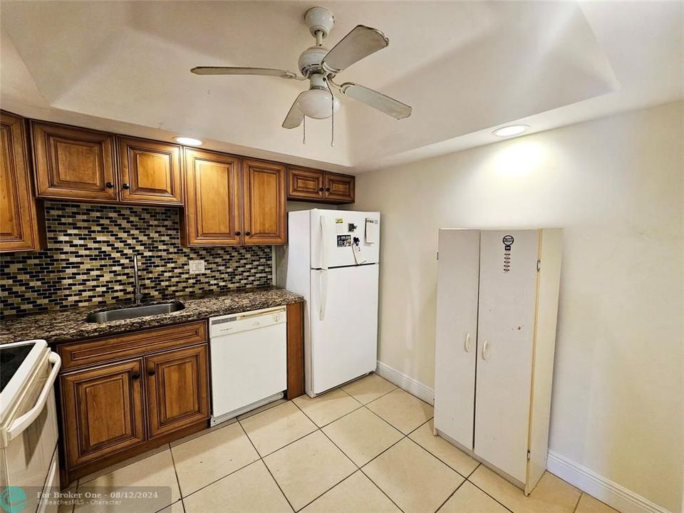 For Sale: $167,990 (2 beds, 2 baths, 972 Square Feet)