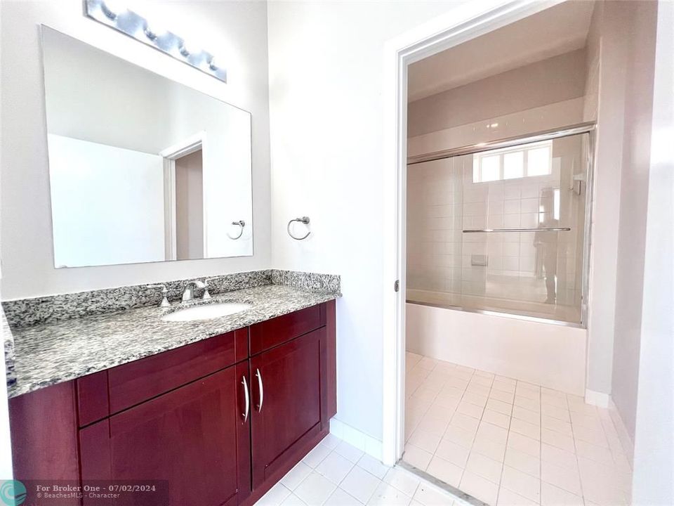 For Sale: $465,000 (2 beds, 2 baths, 1340 Square Feet)