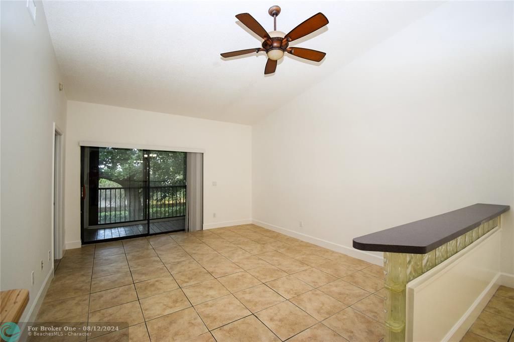 Active With Contract: $2,200 (2 beds, 2 baths, 1000 Square Feet)