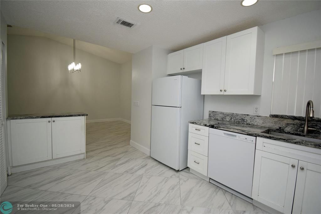 For Rent: $2,200 (2 beds, 2 baths, 1000 Square Feet)