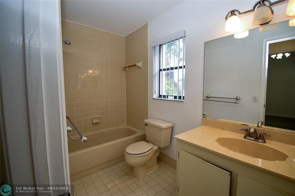 For Rent: $2,200 (2 beds, 2 baths, 1000 Square Feet)