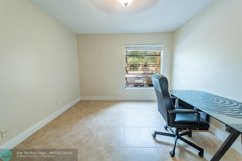 For Sale: $269,900 (2 beds, 2 baths, 936 Square Feet)