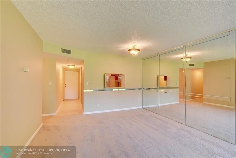 Recently Rented: $1,600 (1 beds, 1 baths, 1000 Square Feet)