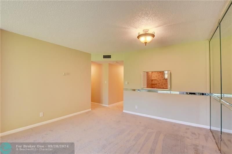 Recently Rented: $1,600 (1 beds, 1 baths, 1000 Square Feet)