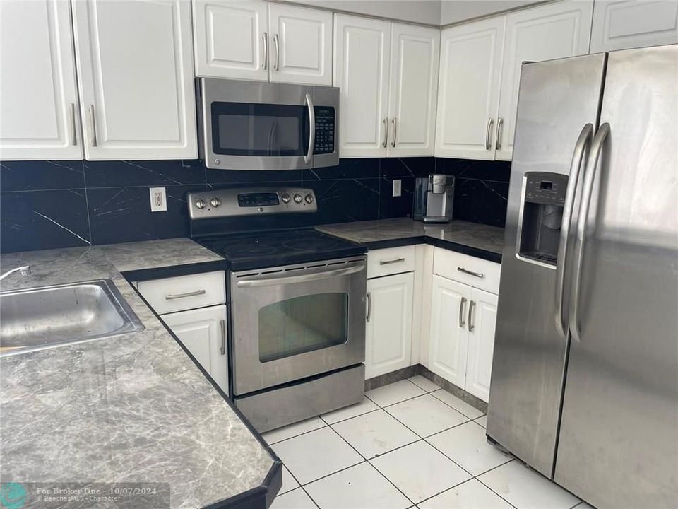 For Rent: $2,900 (3 beds, 2 baths, 1170 Square Feet)