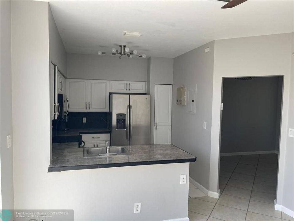 For Rent: $2,900 (3 beds, 2 baths, 1170 Square Feet)