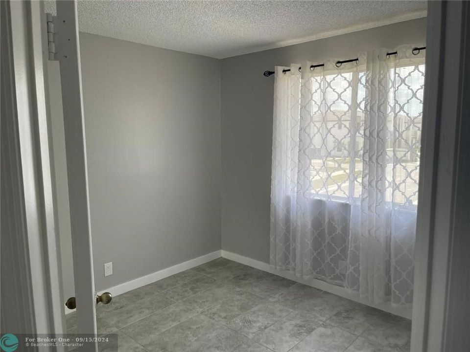 For Rent: $2,900 (3 beds, 2 baths, 1170 Square Feet)