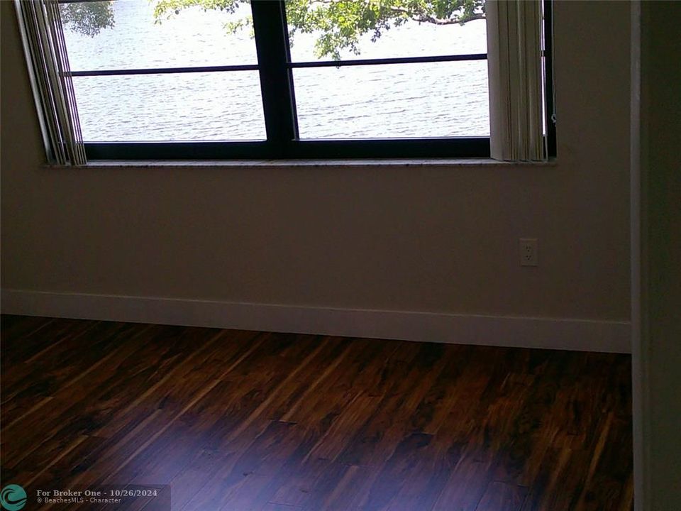 For Sale: $200,000 (2 beds, 2 baths, 1040 Square Feet)