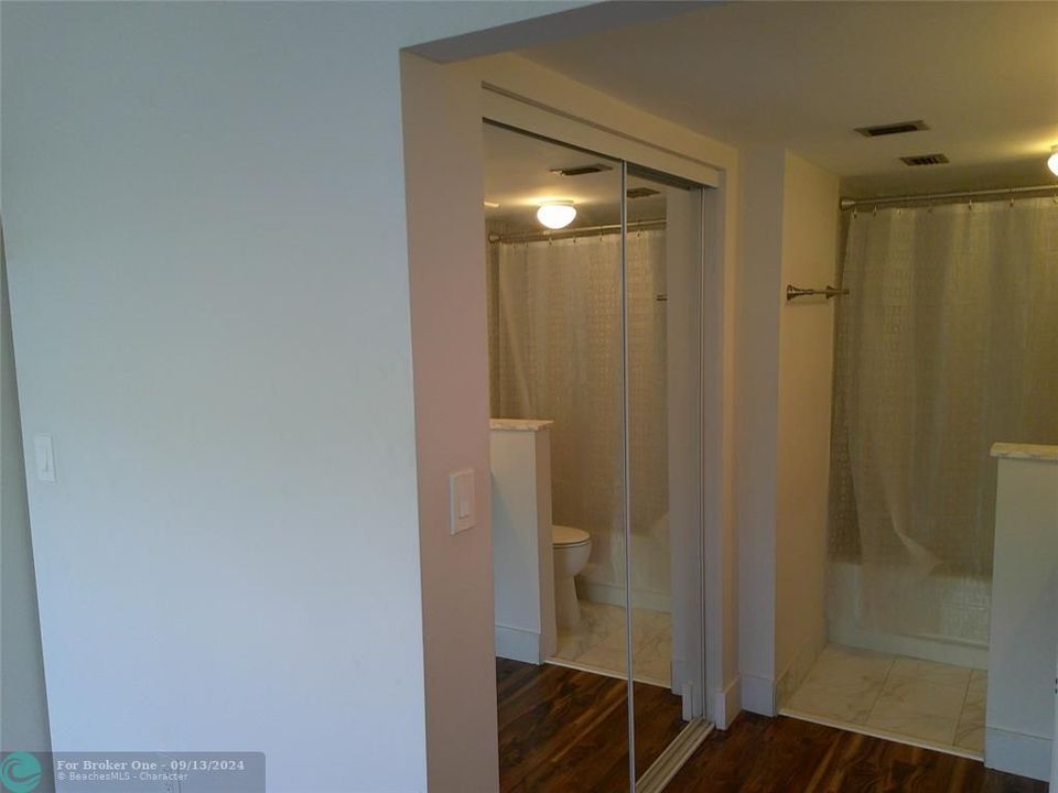 For Sale: $200,000 (2 beds, 2 baths, 1040 Square Feet)