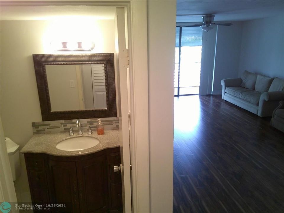 For Sale: $200,000 (2 beds, 2 baths, 1040 Square Feet)