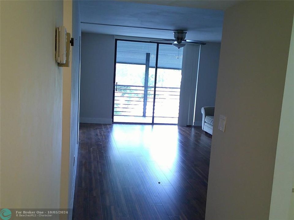 For Sale: $200,000 (2 beds, 2 baths, 1040 Square Feet)