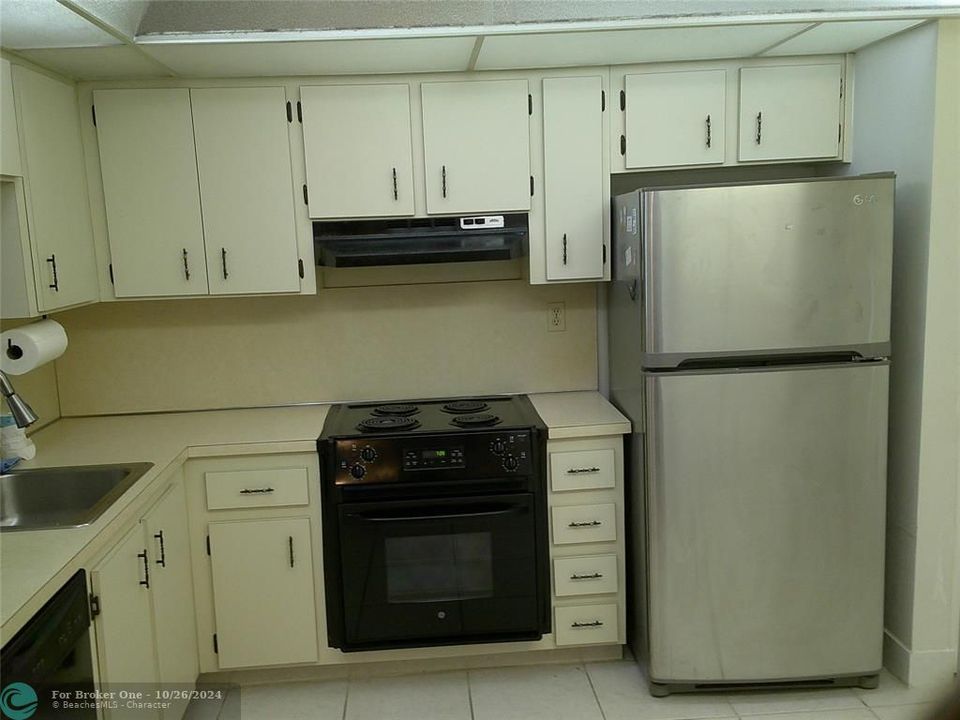 For Sale: $200,000 (2 beds, 2 baths, 1040 Square Feet)