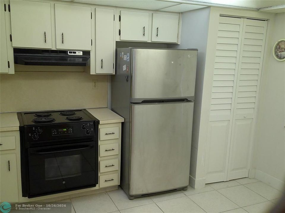 For Sale: $200,000 (2 beds, 2 baths, 1040 Square Feet)