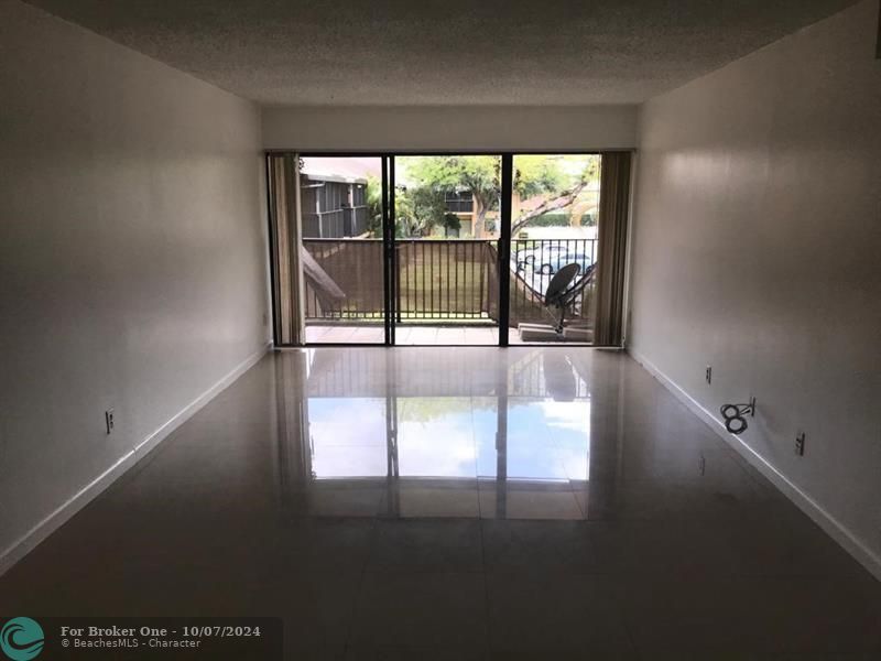 For Rent: $1,750 (1 beds, 1 baths, 650 Square Feet)