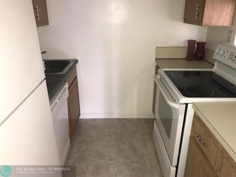 For Rent: $1,750 (1 beds, 1 baths, 650 Square Feet)