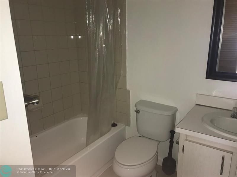 For Rent: $1,750 (1 beds, 1 baths, 650 Square Feet)