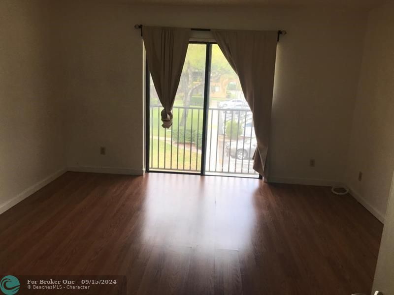 For Rent: $1,750 (1 beds, 1 baths, 650 Square Feet)