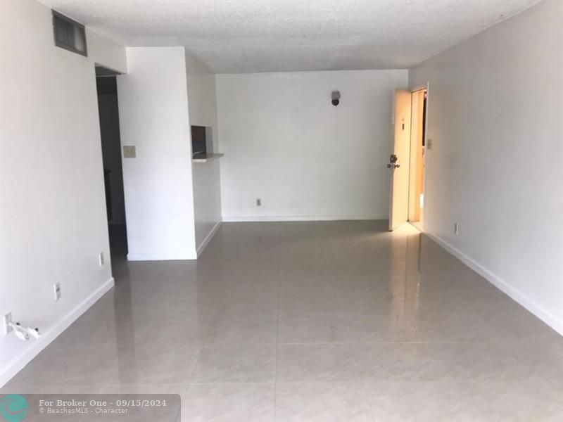 For Rent: $1,750 (1 beds, 1 baths, 650 Square Feet)