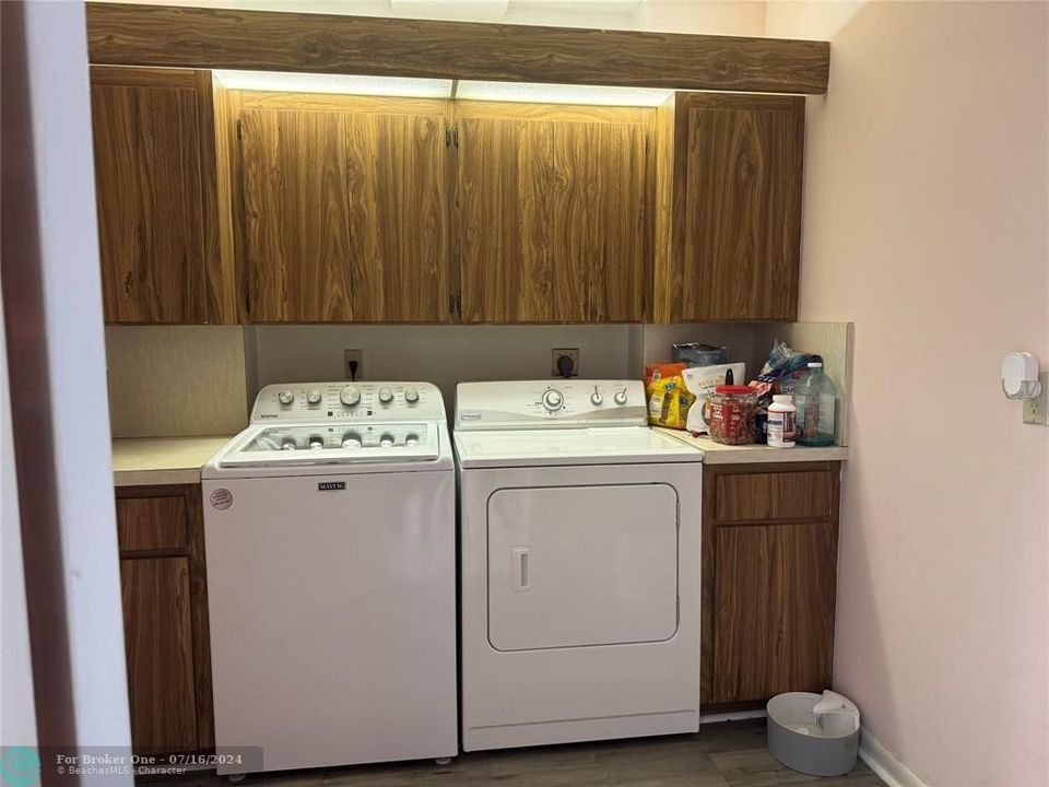 For Sale: $320,000 (2 beds, 2 baths, 1385 Square Feet)