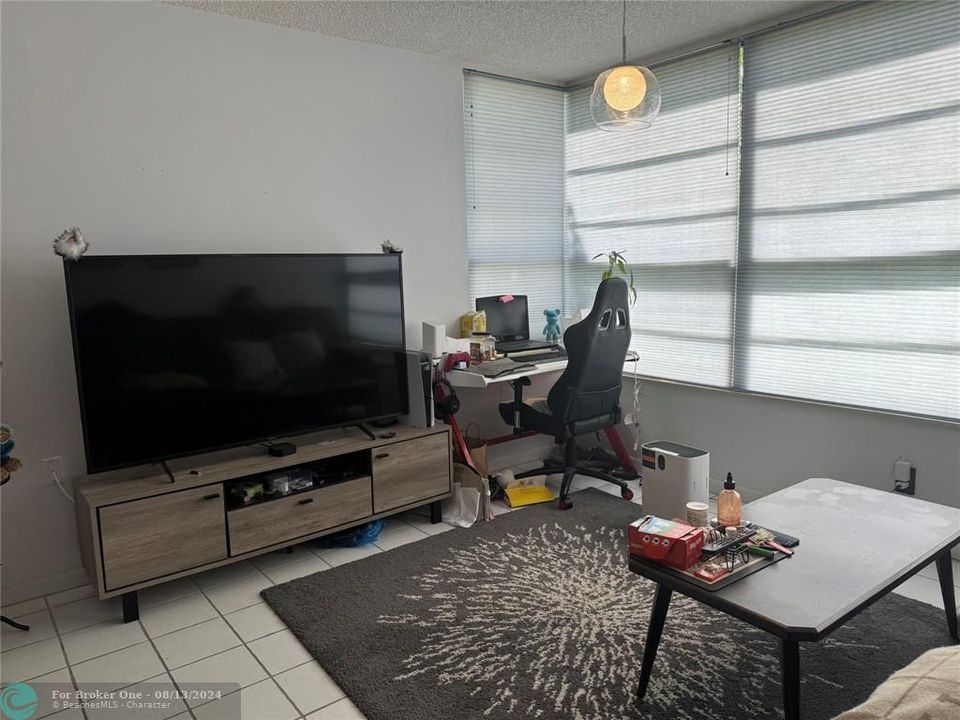 For Sale: $320,000 (2 beds, 2 baths, 1385 Square Feet)