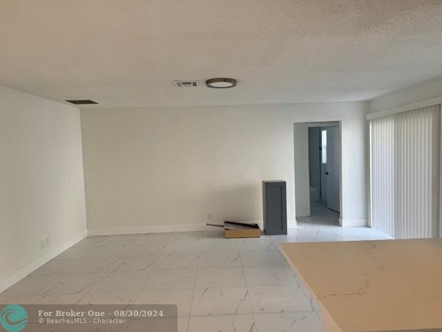 For Rent: $2,200 (2 beds, 2 baths, 953 Square Feet)