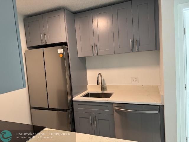 For Rent: $2,200 (2 beds, 2 baths, 953 Square Feet)